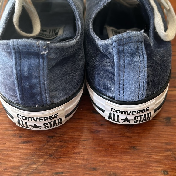 Women's Converse Blue Velvet Low Top Sneakers Size 7.5 - Picture 4 of 11
